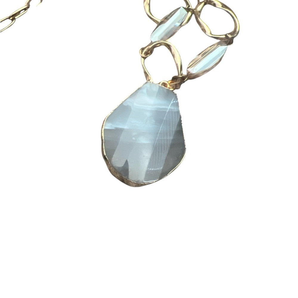 Elegant Gold and Blue Pendant Necklace - Picture 4 of 4